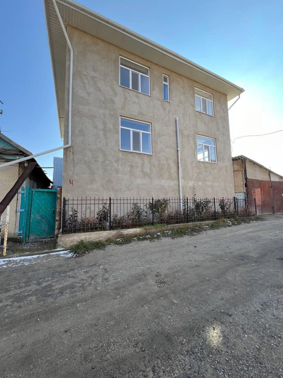 Emir Guest House In Karakol Kültér fotó