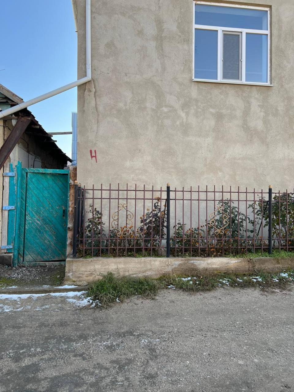 Emir Guest House In Karakol Kültér fotó