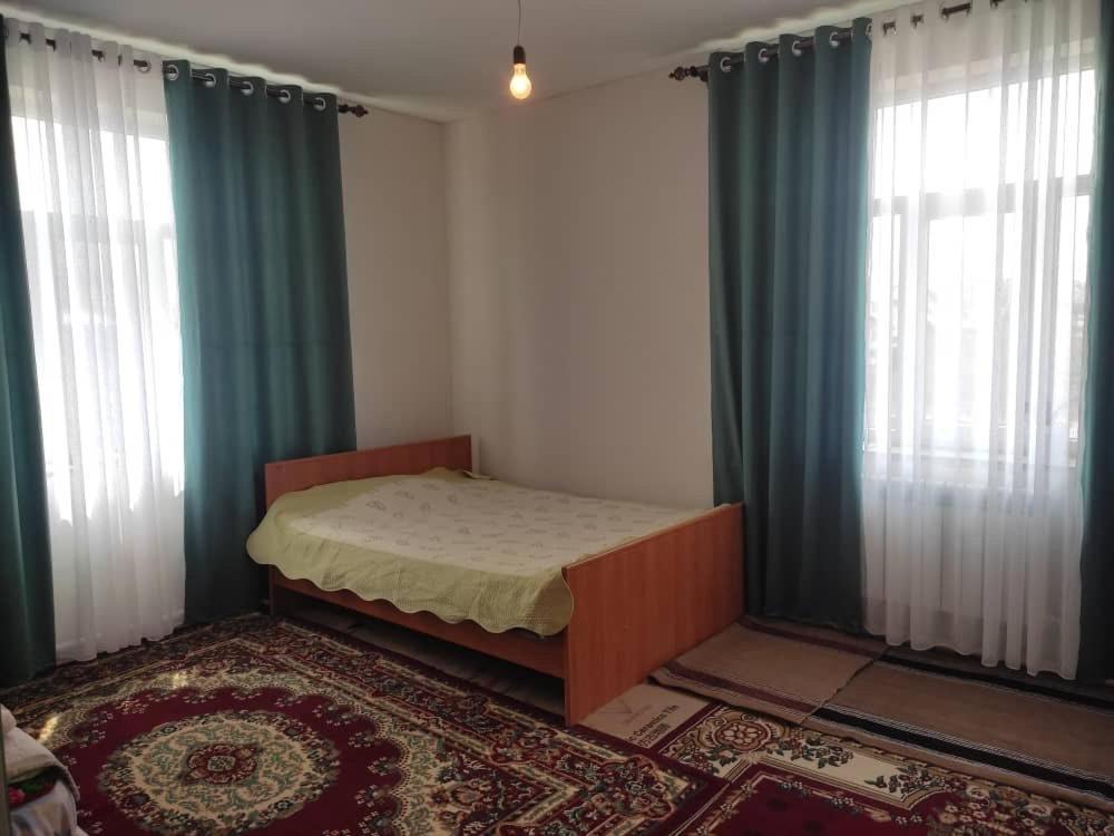 Emir Guest House In Karakol Kültér fotó