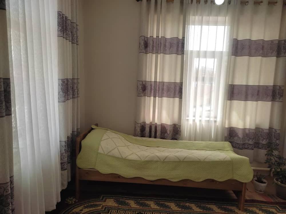 Emir Guest House In Karakol Kültér fotó