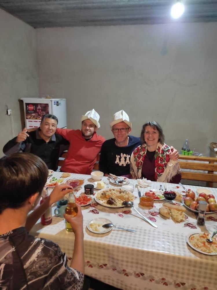 Emir Guest House In Karakol Kültér fotó