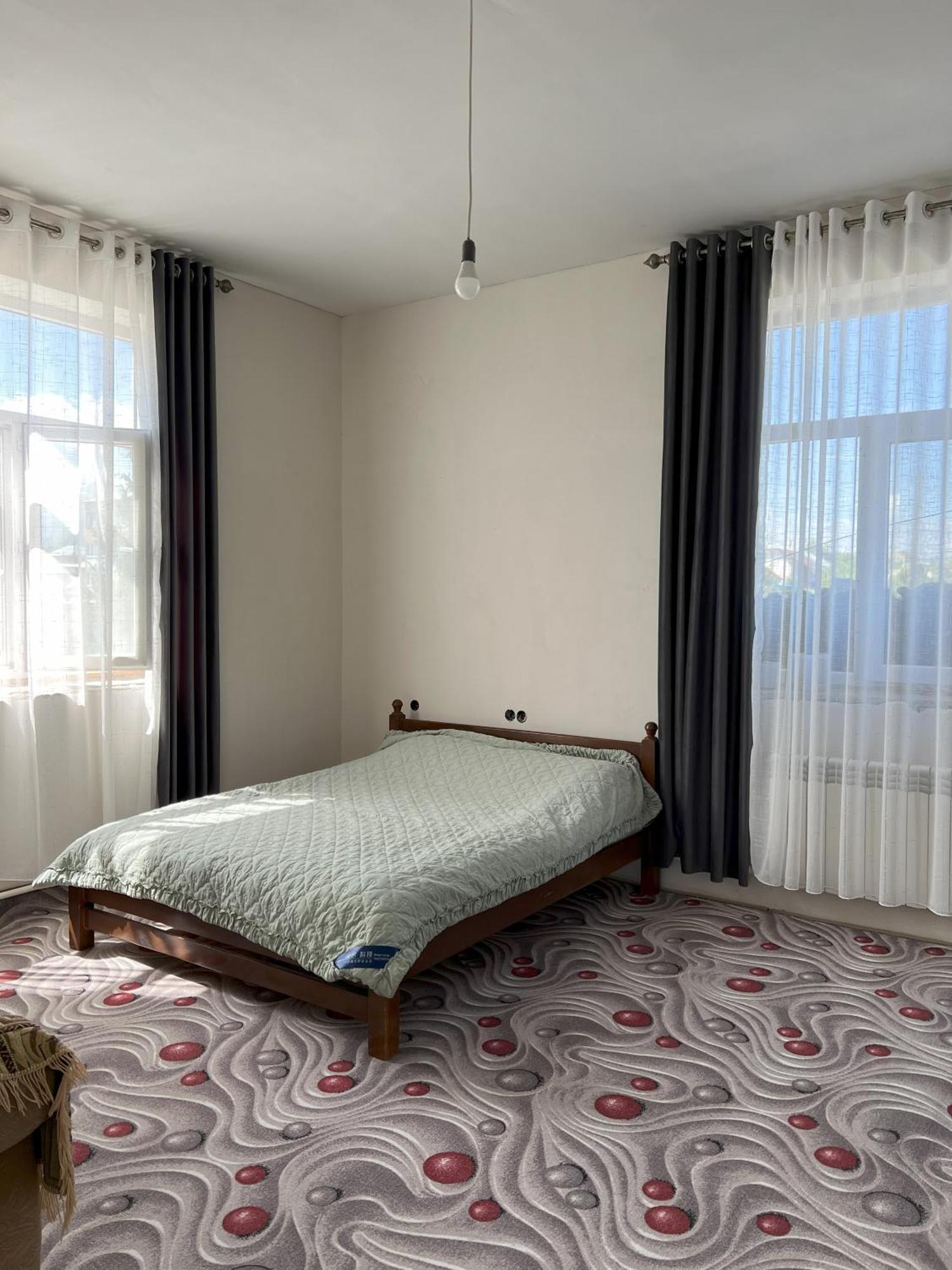 Emir Guest House In Karakol Kültér fotó